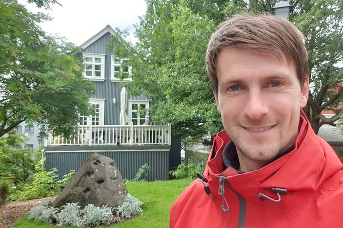 2-Hour Reykjavik Private Walking Tour - Reykjavik City Hall and quick photo opportunities