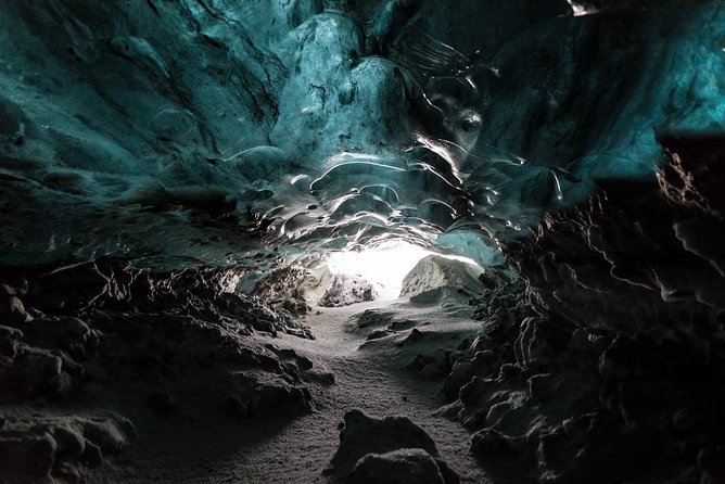 3-Day Golden Circle, Ice Cave and Glacier Lagoon Small-Group Tour - South Coast Day 2: Jökulsárlón and Diamond Beach in real time