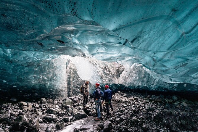 4-Day Iceland: Golden Circle, South Coast, Volcano Hike & Northern Lights - Day 2: Reynisfjara Black Sand, Jökulsárlón Icebergs, Diamond Beach