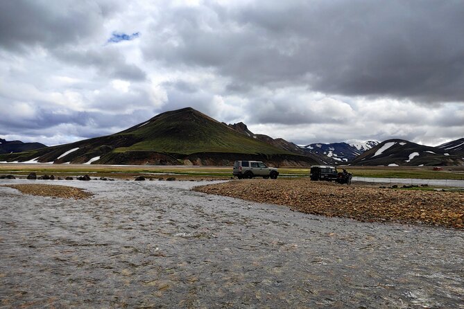 Adventure in Landmannalaugar and Hot Springs - Reykjavík & Hella - Landmannalaugar Bathing Place: soaking sore legs with cold and hot sides
