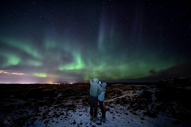 Aurora/Northern light hunt and photos (photography help provided) - Pickup and small-group energy in Reykjavik