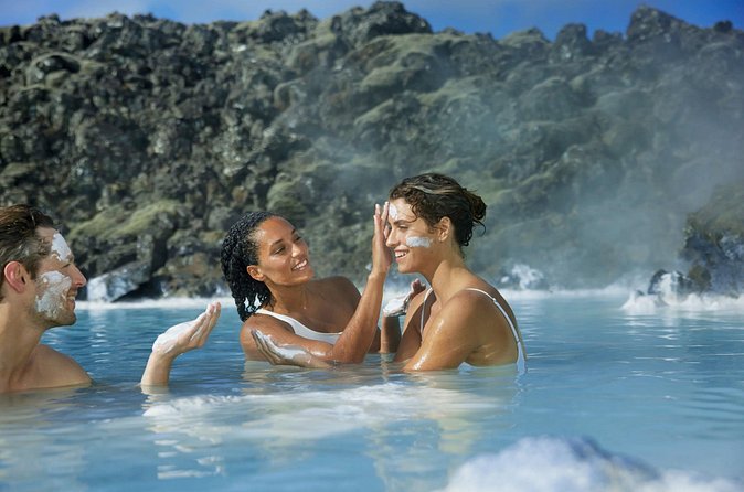 Blue Lagoon: Entry Ticket with Drink, Towel and Mud Mask - In-water bar and the included drink: how to use it well