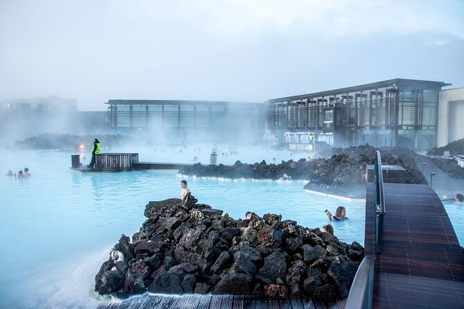 Blue Lagoon Transfer from/to Keflavik International Airport - The ride through Iceland to the Blue Lagoon entrance