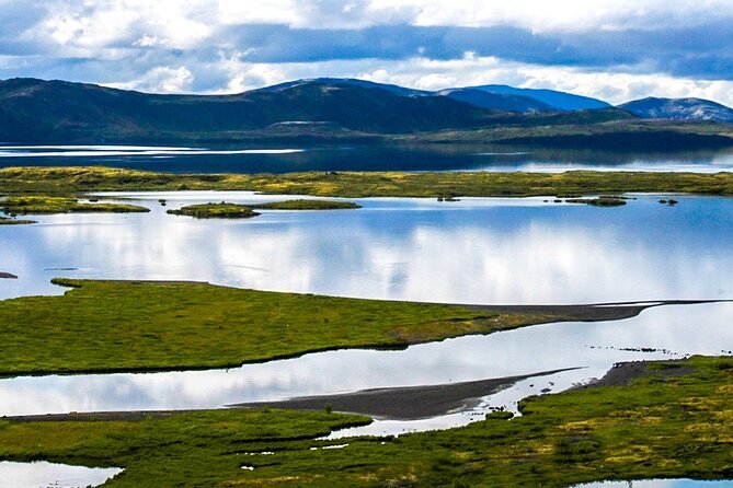 Classic Golden Circle & Kerið Small-Group Tour from Reykjavík - Stop 4: Kerið crater lake, easy access and included admission for a quick win