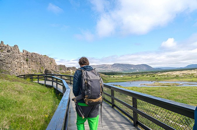 Combo Tour: Private Golden circle with Secret Lagoon Experience - Stop 2 at Geysir: timing Strokkur eruptions for the best photos