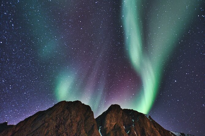 Cozy Northern Lights Tour with Icelandic Treats - Cozy Onboard Breaks: Blankets, Wi-Fi, and Warm Icelandic Treats