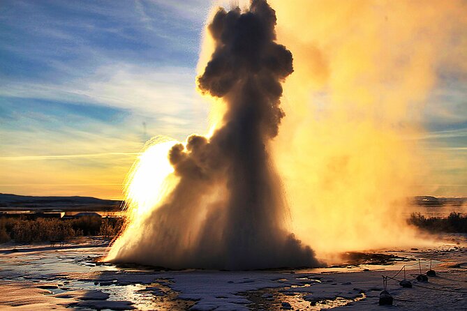 Day Trip to the Golden Circle and Blue Lagoon from Reykjavik - Hveragerði and the Reykjanes approach: geothermal towns before you swim