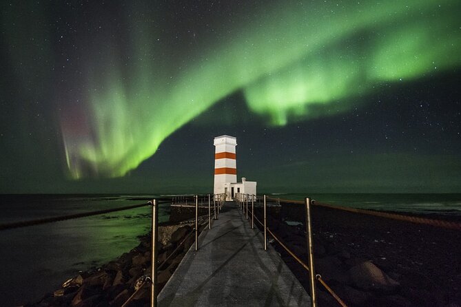 From Reykjavik 4x4 Minibus Northern Lights with Photo and Cocoa - Staying Warm With Hand Warmers and Hot Cocoa
