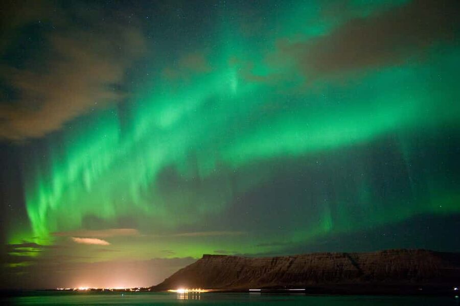 From Reykjavík: 5-Day Northern Lights Hunt & Glacier Lagoon - Guides, language, and why the tour feels smoother than DIY