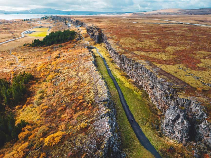 From Reykjavík: Best of Iceland 6-Day Stopover Tour - The Golden Circle on the right days: Þingvellir, Geysir, Gullfoss, and why order can change