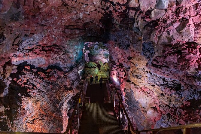 From Reykjavík: Evening Lava Tunnel Tour and Northern Lights Tour - The 5-hour flow that actually makes sense: cave first, aurora after