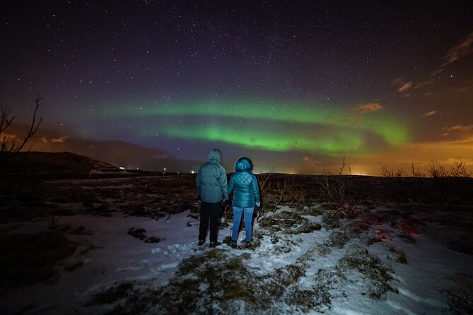 From Reykjavík: Evening Lava Tunnel Tour and Northern Lights Tour - Hot cocoa, blankets, and in-vehicle Wi-Fi: why the waiting part feels easier