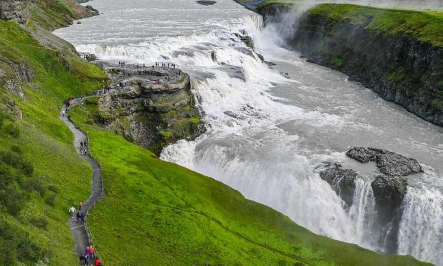 From Reykjavík: Full-day Golden Circle & Horse Riding Tour - Thingvellir National Park: geology you can feel with a guide