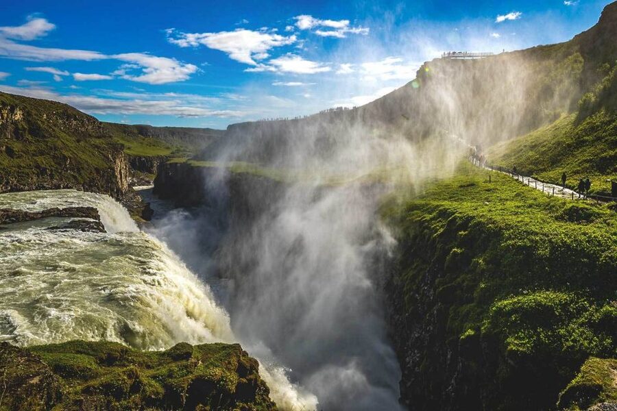 From Reykjavik: Full-Day Horse Riding & Golden Circle Tour - Þingvellir National Park: continents, history, and a short walk