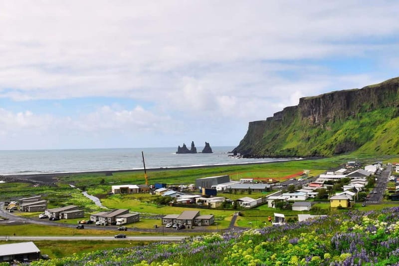 From Reykjavik: Glacier Lagoon and Fjaðrárgjúfur Canyon Tour - Seljalandsfoss walk behind the waterfall, then the long return