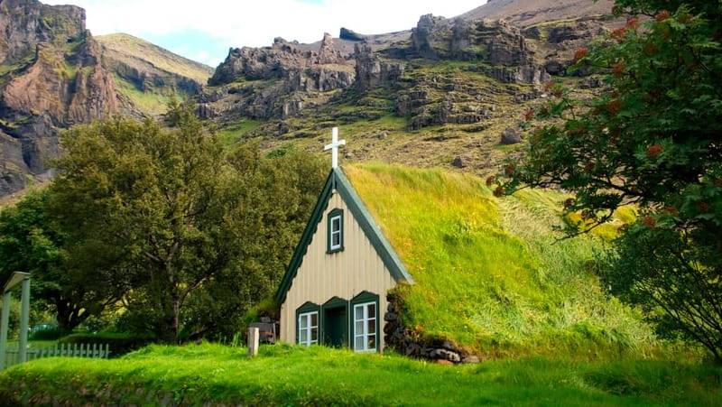 From Reykjavik: Glacier Lagoon and Fjaðrárgjúfur Canyon Tour - Northern Lights on the return, September to April, and why timing matters