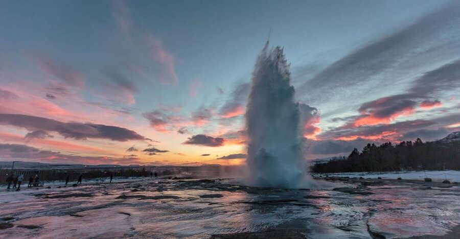 From Reykjavik: Golden Circle and Lava Caving Adventure - Raufarhólshellir lava caving: what to expect, and what to wear