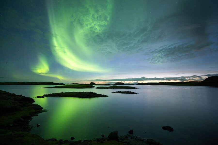 From Reykjavik: Golden Circle and Northern Lights Combo - Northern Lights tour after dark: how spotting works when it is cold