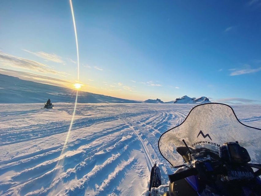 From Reykjavik: Golden Circle Super Jeep & Snowmobiling Tour - Geysir: quick hot spring action without rushing the whole day