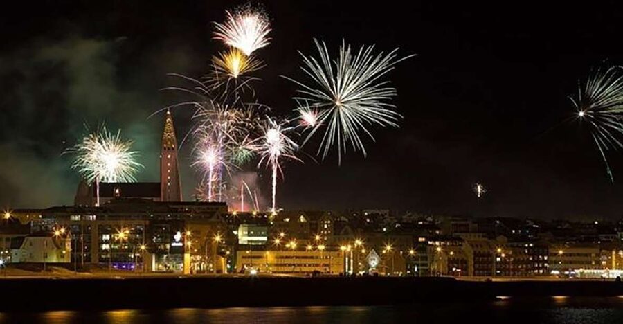 From Reykjavik: New Years Fireworks by Boat - The Timing: When You Leave, When You Toast, When You Return