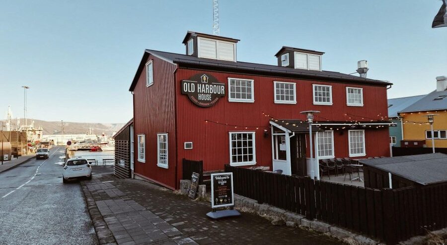 From Reykjavik: Northern Lights Sightseeing Cruise - Time on the water versus a bus: value, comfort, and what you are paying for