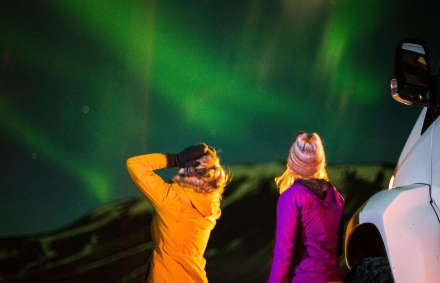 From Reykjavík: Northern Lights Super Jeep Tour - Staying Warm: Blankets, Warmers, and Hot Chocolate That Matter