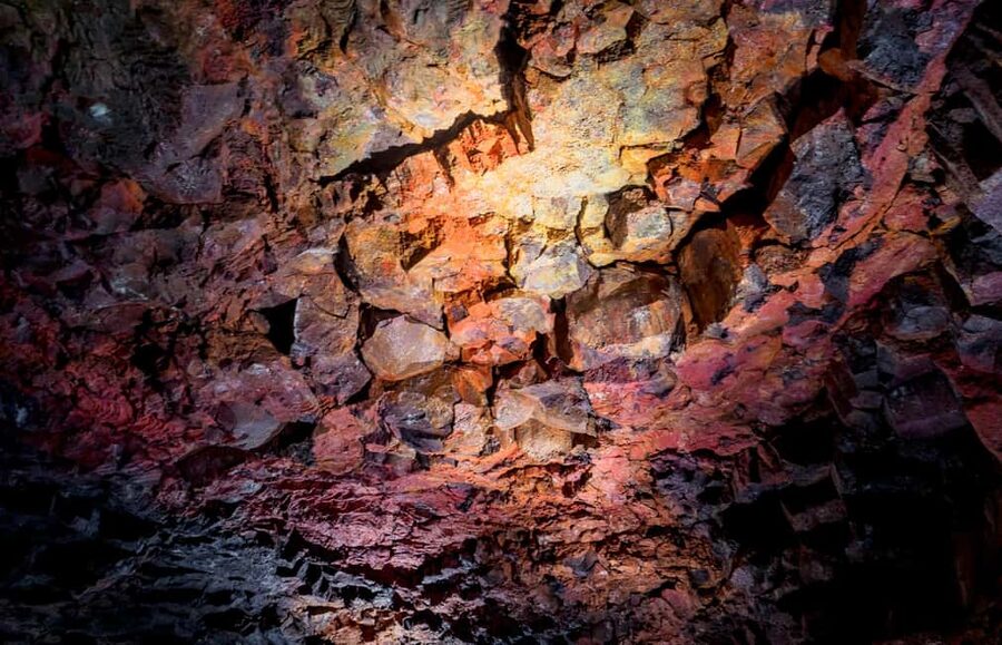 From Reykjavik: Raufarhólshellir Lava Tunnel Tour - Raufarhólshellir lava tube: why this short tour feels so big