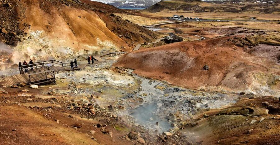 From Reykjavik: Reykjanes Geopark Tour & Airport Transfer - Hafnarfjörður break: coffee, quick reset, and snacks