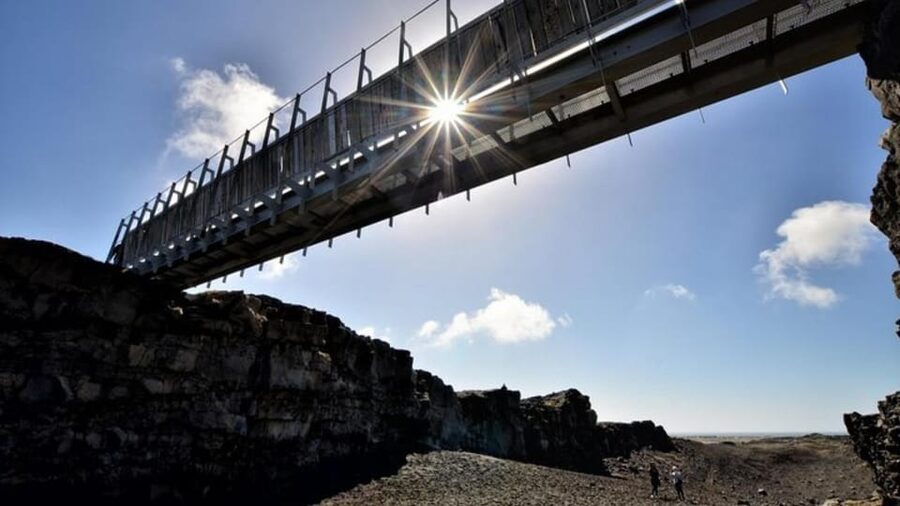 From Reykjavik: Reykjanes Geopark Tour & Airport Transfer - Grindavík and the fresh lava look: what the peninsula teaches about risk