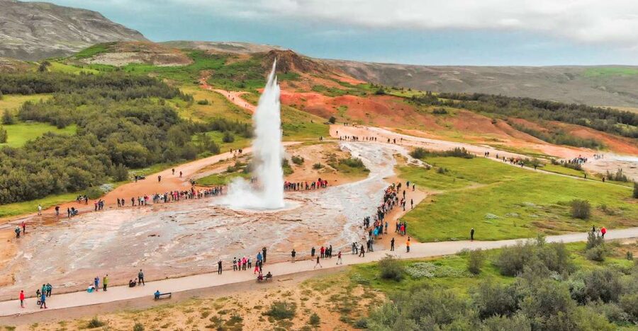 Golden Circle and Kerið Crater Small Group Tour - Þingvellir National Park: Where You Literally Step Into Two Worlds