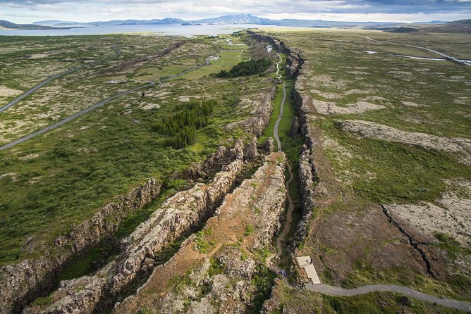Golden Circle Classic in Small group - Also for cruises - Þingvellir National Park: rift valley views plus Althingi history