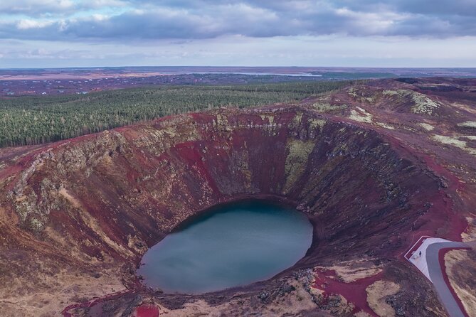 Golden circle Iceland - Kerid Crater: the volcano rim walk you can do in an hour