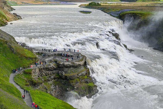 Golden Circle & Northern Lights Tour from Reykjavik - Kerið Crater: the eruption remnant that turns into a walkable viewpoint
