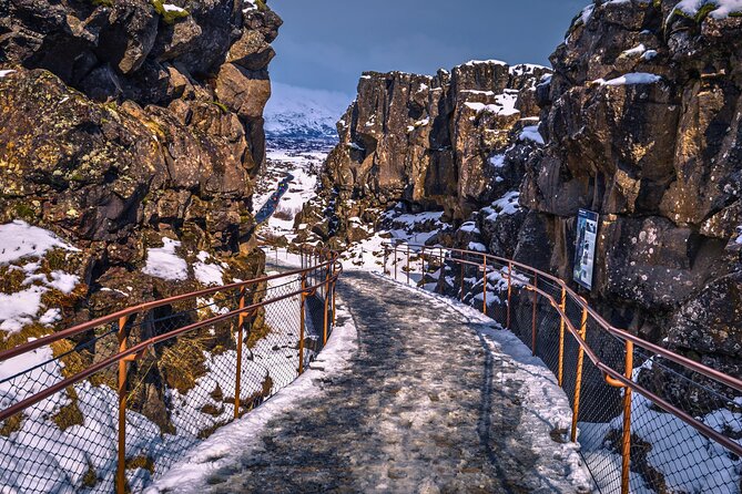 Golden Circle Prime: Kerid & Friðheimar Tomato Farm - Þingvellir National Park, plates drifting apart in real time