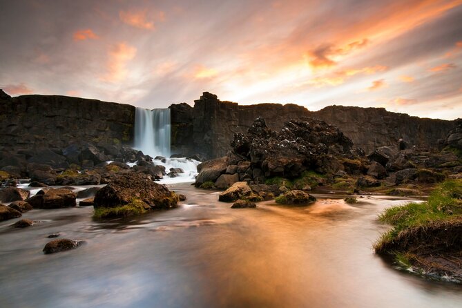 Golden Circle Private Tour with Kerid & Faxi Waterfall: Reykjavik - Gullfoss Falls: Using 45 Minutes for Views, Mist, and Photos