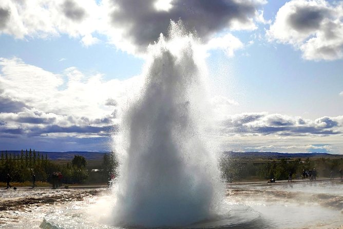 Golden Circle & Secret Lagoon Luxury Private Tour in a new luxury Mercedes Benz - Þingvellir National Park, UNESCO and the tectonic rift you can walk through