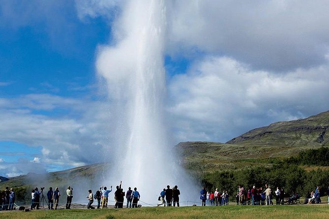 Golden Circle Tour and Evening Northern Lights Cruise from Reykjavik - Gullfoss Waterfall: The Canyon Effect