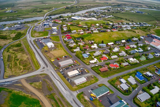 Highlands Bus Transfer: Reykjavik / Hella to the Landmannalaugar - The Olís Stop in Hella: A Quick Break That Actually Helps