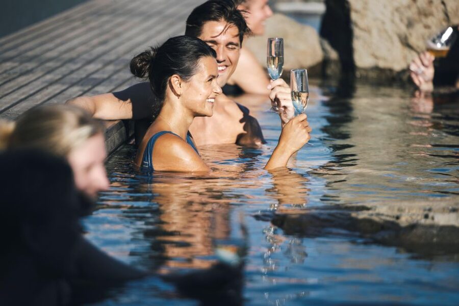 Hvammsvik Hot Springs: Admission Package - Ocean cold dip and the swim-up bar breaks