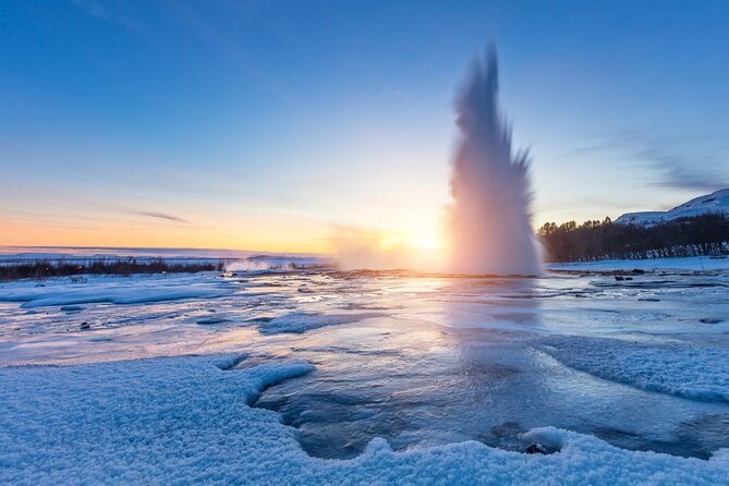 Iceland´s Golden Circle Minibus daytour - Thingvellir National Park, Öxararfoss, and the Story You Can Walk Through