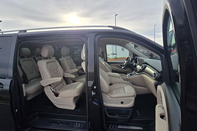 Keflavik Airport: One-way Private Transfer to/from Reykjavik - Meet your driver fast, even when it’s chaos outside