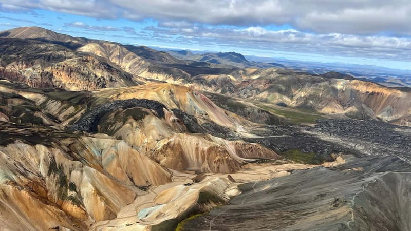 Landmannalaugar: Helicopter tour with 3 Landings - Ace FBO Reykjavík to the first minutes in the air