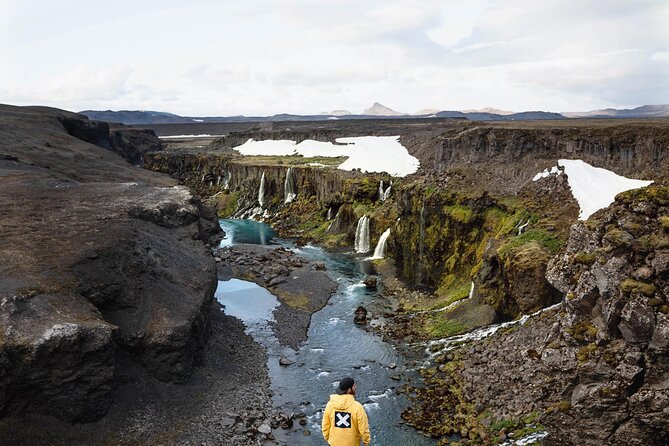 Landmannalaugar Hike & the Valley of Tears from RVK & Selfoss - The ride into the interior: gravel reality and comfort breaks
