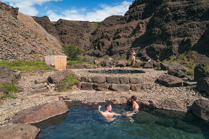 Lava Waterfalls, Sagas & Unique Canyon Baths - Small Group Tour - Waterfalls on lava fields: Hraunfossar and Barnafoss