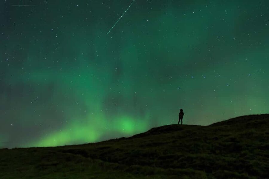 Northern Lights 4x4 Super, Photos, Hot Cocoa, Pastries - What the Guide Actually Does During the Hunt