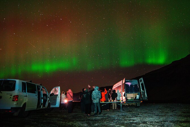 Northern Lights 4x4 Tour with Pastries and Cocoa from Reykjavik - Icelandic legends and science talk, in the field