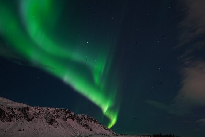 Northern Lights In luxury off-road SUV with Photos and Treats - The rural dark-sky drive: getting moved to the best spot