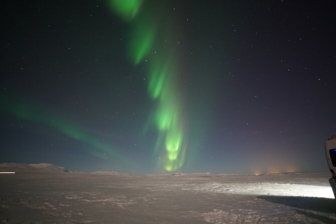 Northern Lights In luxury off-road SUV with Photos and Treats - From Reykjavík pickup to 9:00 pm departure: timing and comfort
