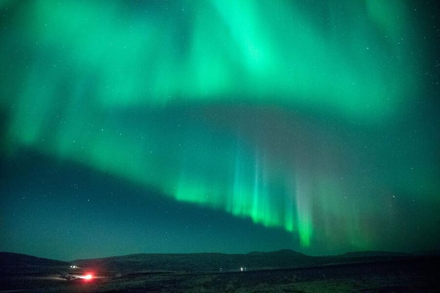 Northern Lights in Mini Bus, Photos, Hot Cocoa and Pastries - Who Should Book This Northern Lights Mini Bus Tour