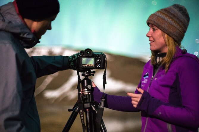 Northern Lights Minibus Tour with Hot Cocoa, Blankets & Photos - Guides Matter When the Sky Changes Quickly